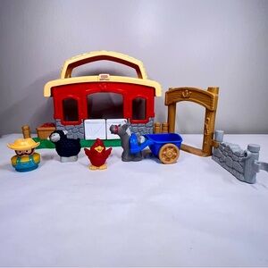 2003 Fisher Price Little People Barn w/ Accessories